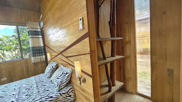 9 bedrooms, WiFi, bed sheets