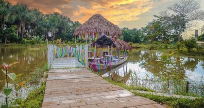 Room in bungalow in front of the lake, in the heart of Iquitos