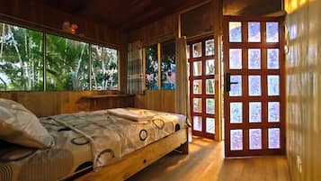 9 bedrooms, WiFi, bed sheets