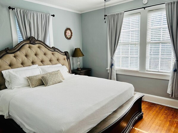 2 habitaciones, tabla de planchar con plancha, wifi y ropa de cama 