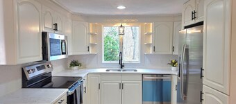 Charming updated 4-bedroom house with AC, WiFi in quaint, quiet Wilbraham