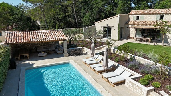 Outdoor pool - "New "Haven of peace with swimming pool at the foot of the Alpilles, within walking distance of the center (Saint-Rémy-de-Provence)
