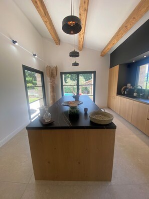 Fridge, microwave, oven, stovetop - "New "Haven of peace with swimming pool at the foot of the Alpilles, within walking distance of the center (Saint-Rémy-de-Provence)