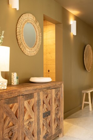 Interior - Haven of peace-Pool at the foot of the Alpilles, within walking distance of the center of St Rémy de PCE (Saint-Rémy-de-Provence)