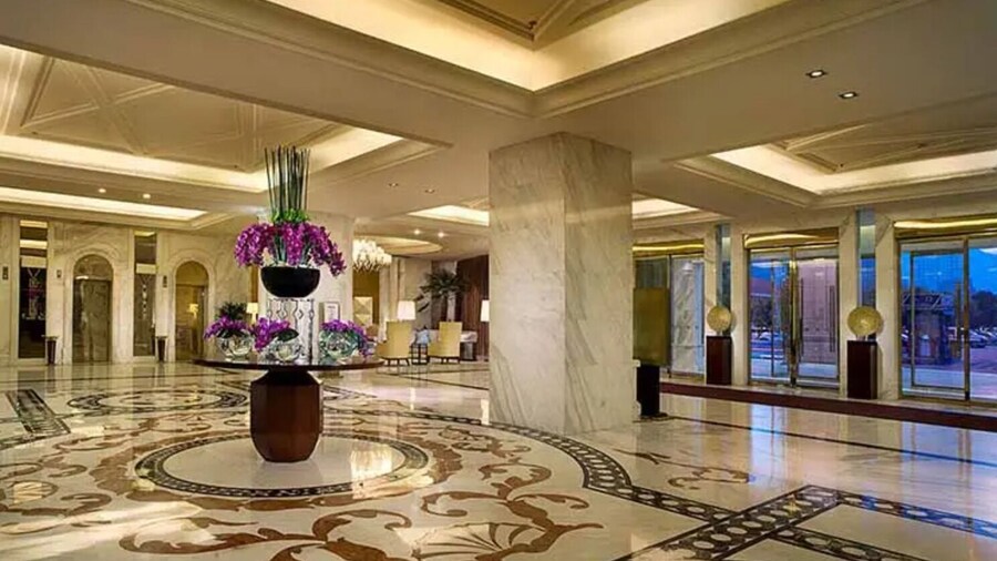 Stay in Wuhan Nearly railway station