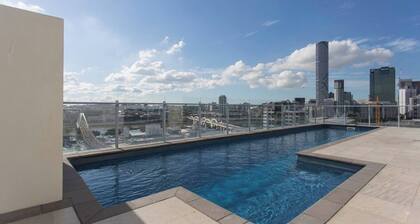 Charming 1-bedroom apartment with AC, WiFi in lovely South Brisbane