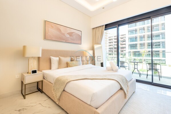 Tabla de planchar con plancha, wifi gratis y ropa de cama 