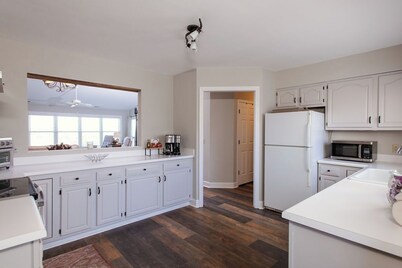 Cozy 2-bedroom condo with stunning mountain and sunset views in Roaring Gap, NC.