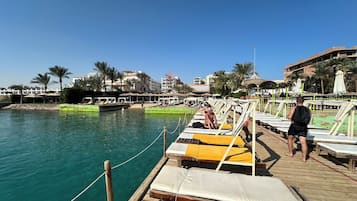 Plage, cabines gratuites, 3 bars de plage