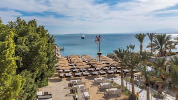 Plage, cabines gratuites, 3 bars de plage