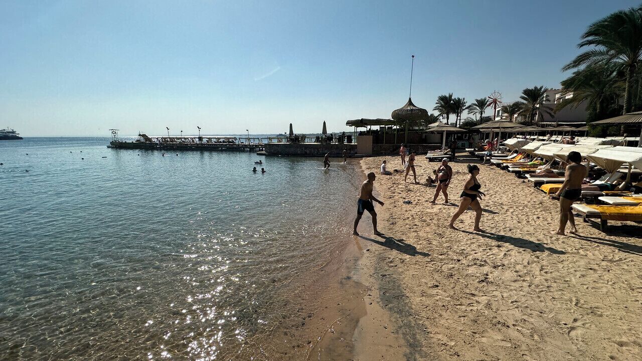 On the beach, free beach cabanas, 3 beach bars