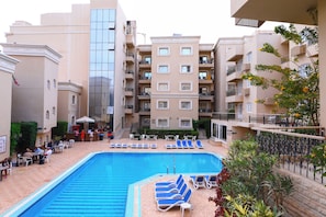 2 indoor pools