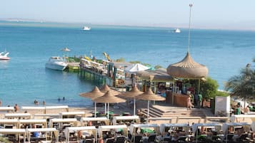 Plage, cabines gratuites, 3 bars de plage