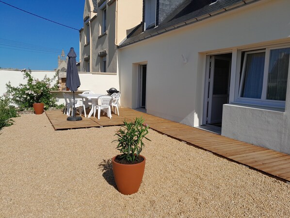 تناول الطعام بالخارج