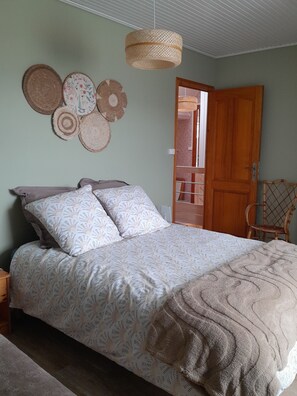 3 عدّة غرف نوم ومكواة/لوح كي وسرير سفر وواي فاي مجانًا