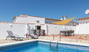 Villa | Pool | Indoor pool, outdoor pool - Villa in Empuriabrava With Private Pool (Castello d'Empuries)