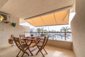 Apartment | Outdoor dining - Apartment in Empuriabrava With Canal Views (Castello d'Empuries)