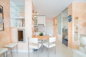 Apartment | Dining