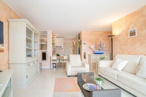 Apartment | Living area