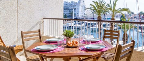 아파트 | 야외 식당