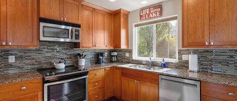 電子レンジ、オーブン、コンロ、食器洗い機