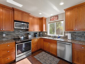 Microwave, oven, stovetop, dishwasher - Stay Longer, Live Better-4 bedroom Lake Access with Shared Dock in Manon/Chelan (Manson)