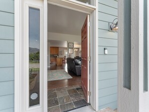 Interior - Stay Longer, Live Better-4 bedroom Lake Access with Shared Dock in Manon/Chelan (Manson)