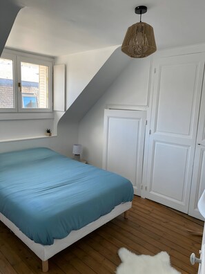 2 bedrooms, iron/ironing board