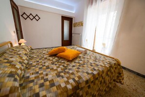 2 slaapkamers, een strijkplank/strijkijzer, gratis wifi, beddengoed