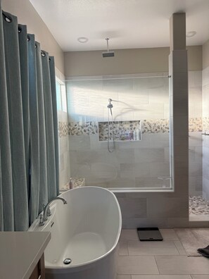 Shower, jetted tub, hair dryer, towels