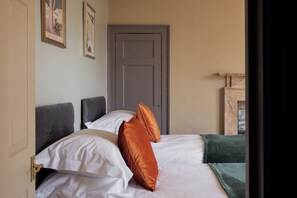 3 slaapkamers, een strijkplank/strijkijzer, wifi, beddengoed