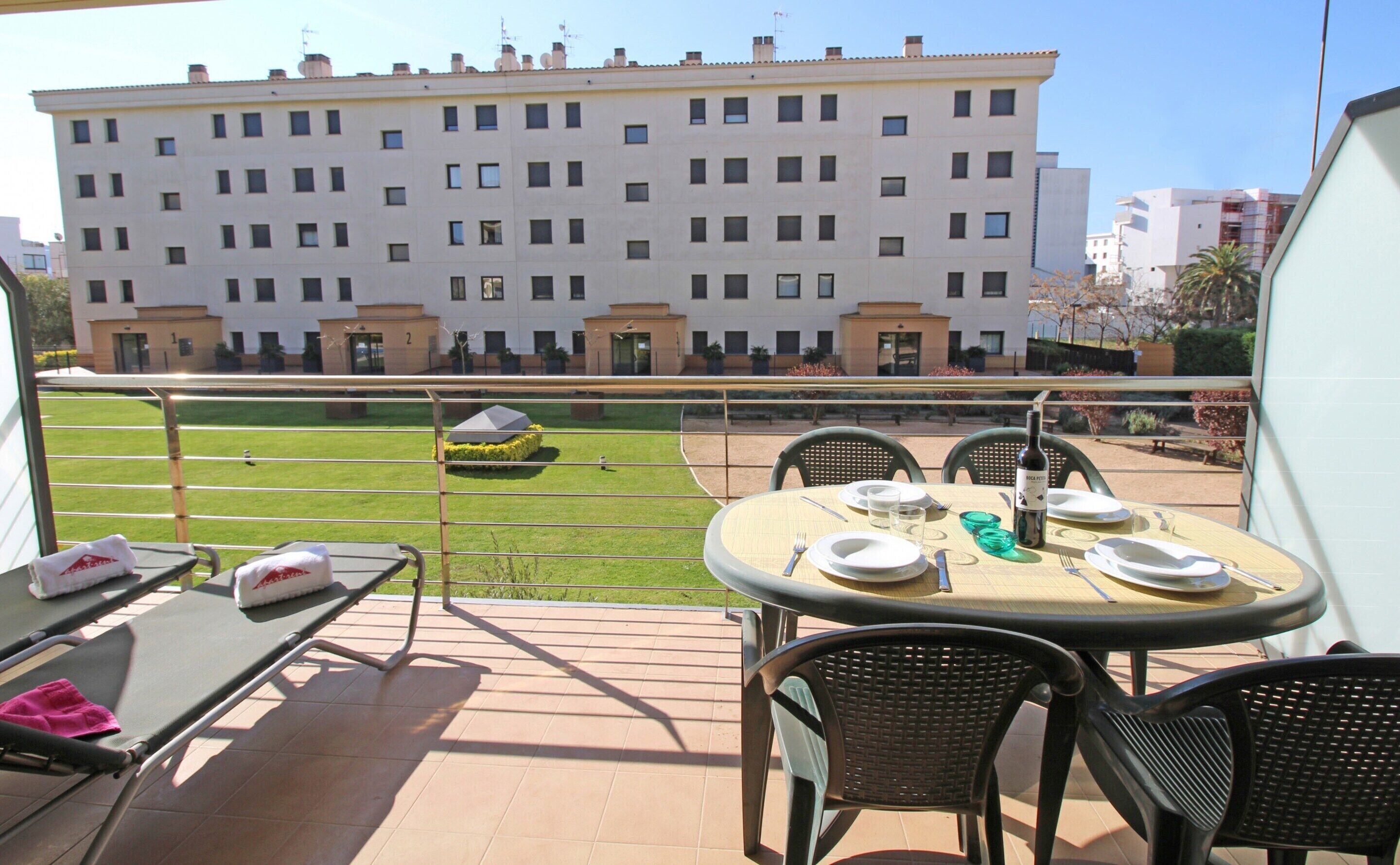 Apartment | Outdoor dining