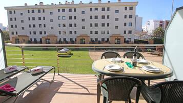 Apartment | Outdoor dining