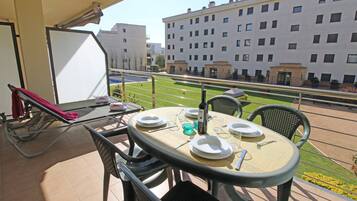 Apartment | Outdoor dining