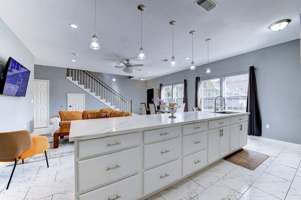 Interior - Charming 3-bedroom family/pet friendly (Houston)