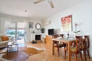 Dining - Beachfront villa for 6 in Nerja Punta Lara with private pool, sea and garden views. Mountain view (Nerja)