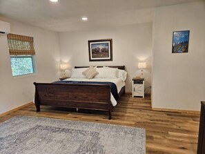 3 bedrooms, desk, iron/ironing board, free WiFi