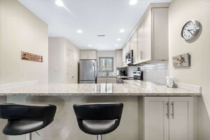 冰箱、微波炉、烤箱、炉灶