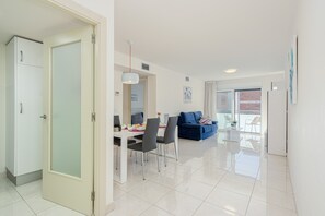 Apartment | Dining - Apartment in Roses Near Punta Beach (Roses)