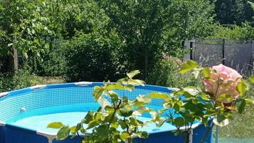 House | Outdoor spa tub