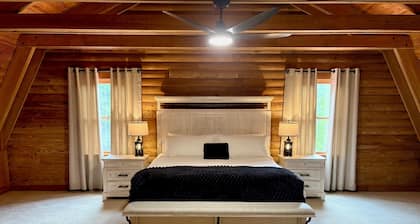 Cozy Log Cabin Retreat on the Santa Fe River – Nature, Kayaking & Relaxation!