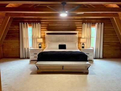 Cozy Log Cabin Retreat on the Santa Fe River – Nature, Kayaking & Relaxation!