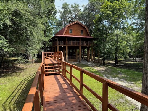 Cozy Log Cabin Retreat on the Santa Fe River – Nature, Kayaking & Relaxation!