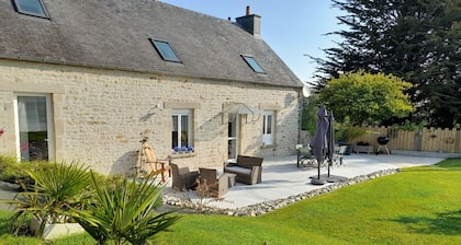 Lovers' Weekend with Jacuzzi. In the heart of the Cotentin region in Manche.