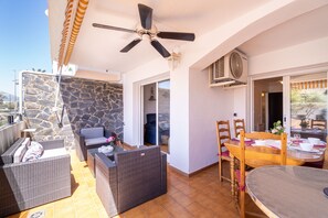 Apartment | Outdoor dining