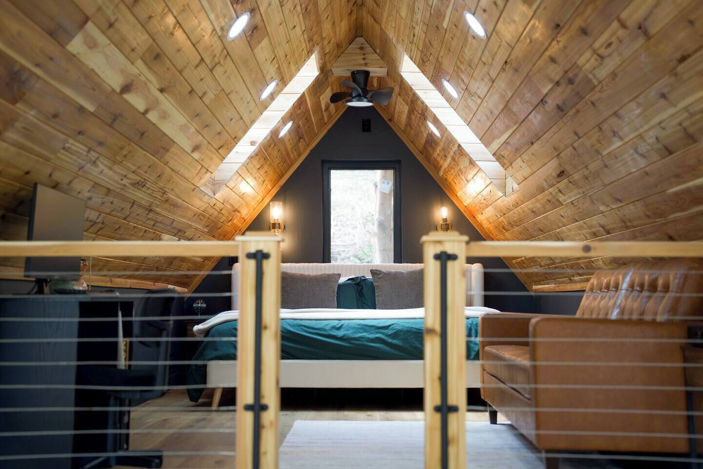2 habitaciones, escritorio, tabla de planchar con plancha y wifi gratis 