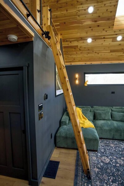 The River Otter Den - Riverfront Modern Cabin, minutes from Emlenton&Foxburg, PA