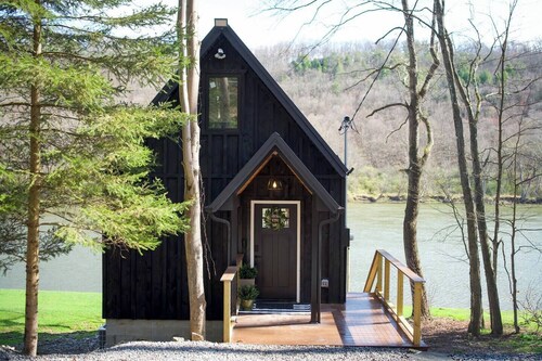The River Otter Den - Riverfront Modern Cabin, minutes from Emlenton&Foxburg, PA