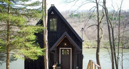 The River Otter Den - Riverfront Modern Cabin, minutes from Emlenton&Foxburg, PA