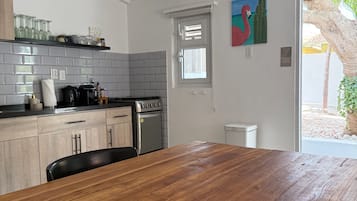 Coffee/tea maker, microwave, oven, stovetop